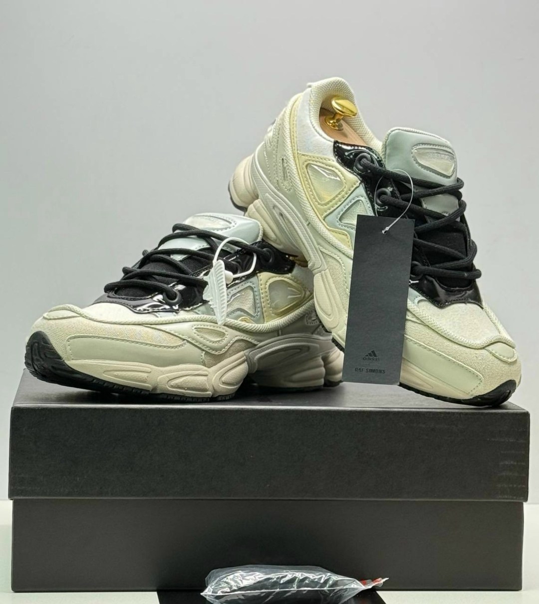 adidas raf simons ozweego 3 cream white,adidas ozweego 3 raf simons cream white core black,кроссовки adidas raf simons ozweego 3,adidas raf simons ozweego 3,adidas raf simons ozweego 3 white