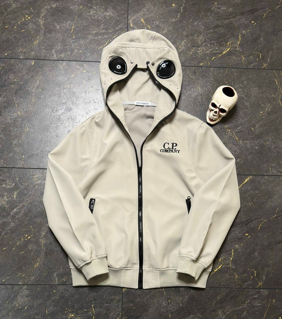 c.p company зип худи белая,зип худи c.p. company,c.p. company soft shell goggle jacket,c.p. company soft shell goggle jacket grey,худи сипи компани c.p. company цвет белый
