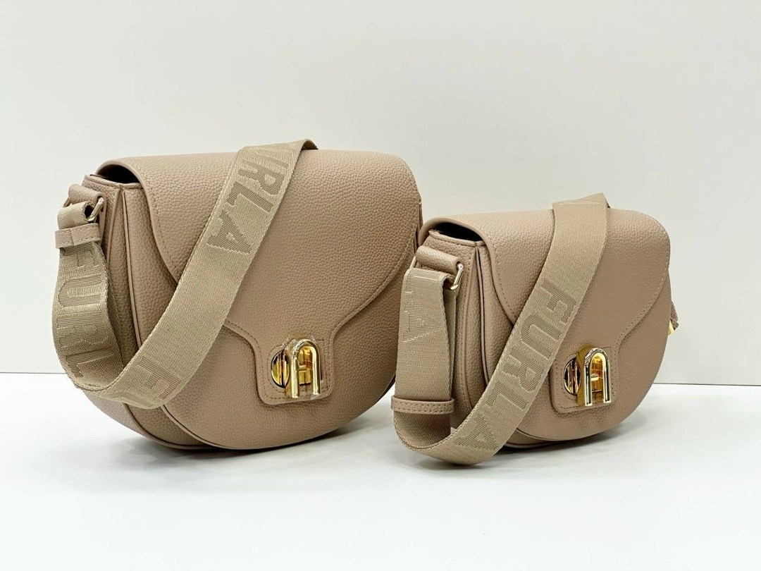 сумка через плечо furla lotus s crossbody серо-коричневый,бежевая сумка,сумка кросс-боди кожаная goccia mini furla,сумка бежевая женская,сумка coccinelle