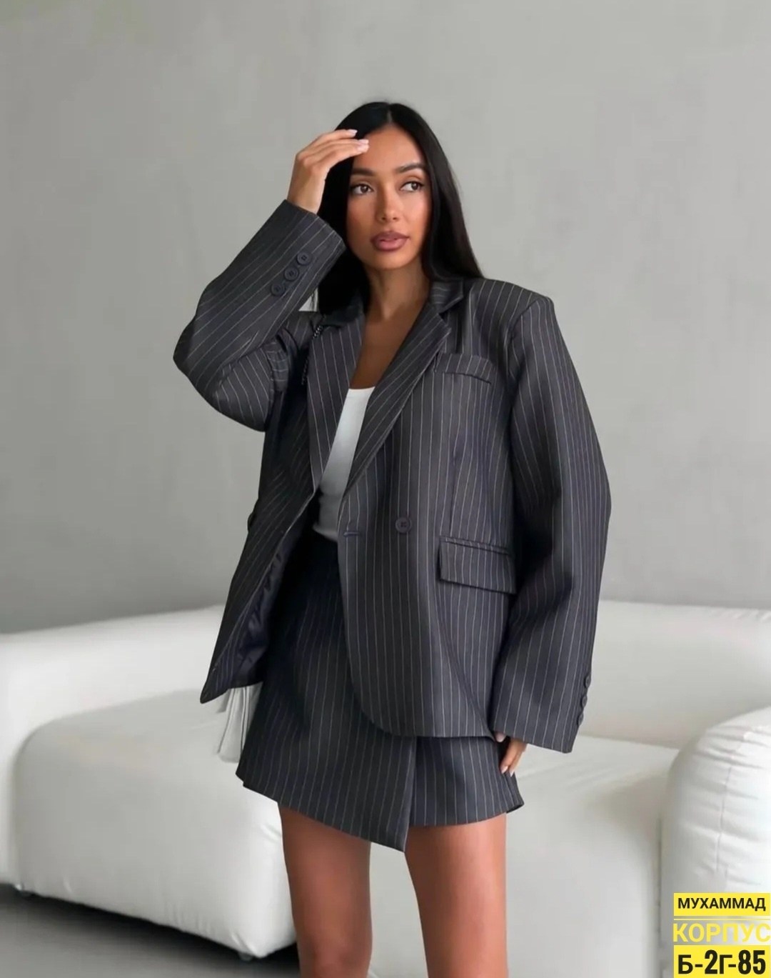 жакет удлинённый оверсайз серый в полоску,костюм женский,пиджак жакет оверсайз удлинённый в полоску,женский пиджак в полоску,пиджак женский оверсайз в полоску themiko