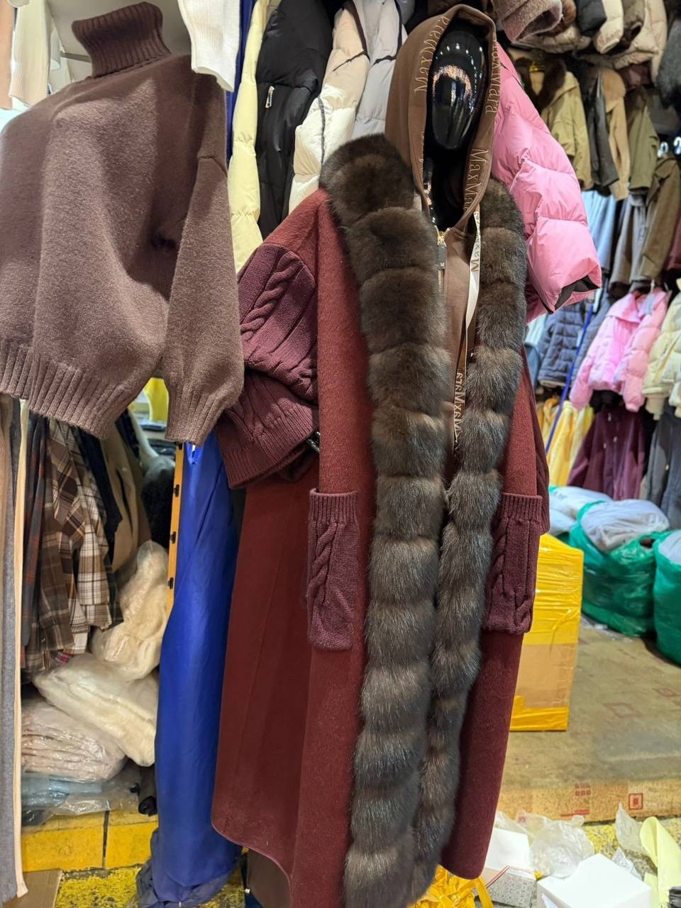 коричневый кардиган с мехом песца yana kraft brand,кардиган длинный с отделкой натурального меха песца,кардиган с мехом песца,кардиган с мехом финского песца yana kraft brand,коричневый кардиган с мех