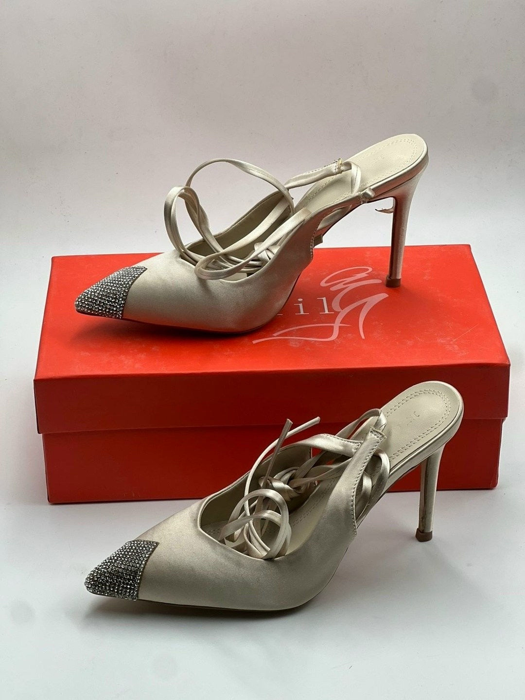 туфли маноло бланик серебряные,,женская ,брендовые туфли,босоножки на шпильках