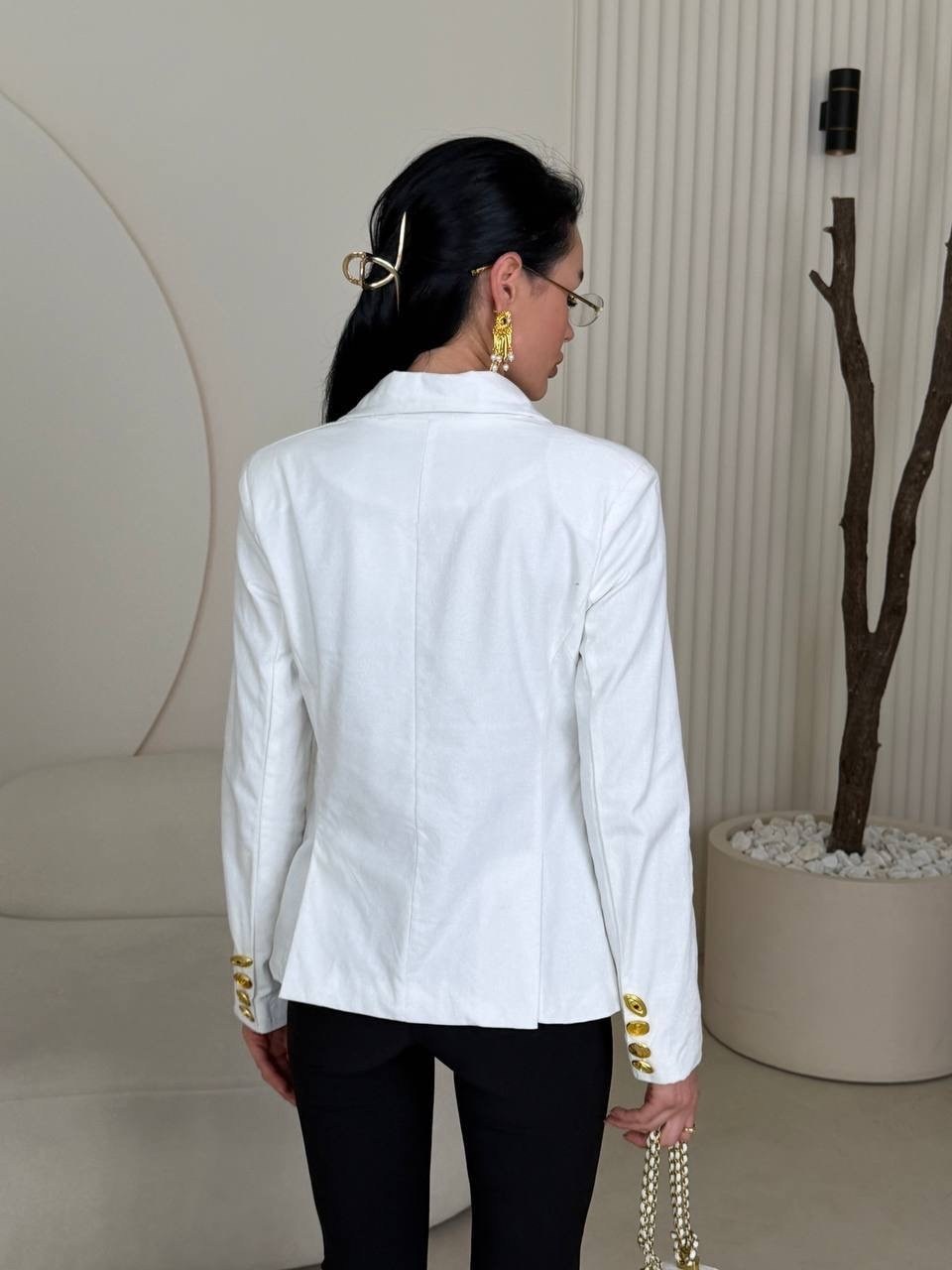 жакет,жакет приталенный,белый брючный костюм,женский пиджак,пиджак