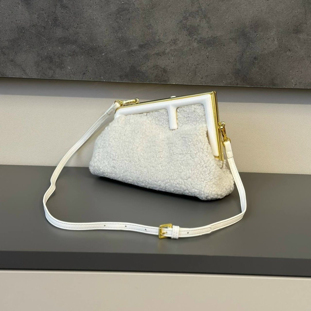 fendi сумка,сумка,фенди сумка,fendi сумка на плечо,сумка женская fendi