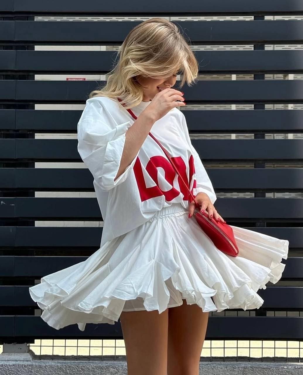 образ с белой юбкой,белая мини юбка,юбка стильная,юбка летняя