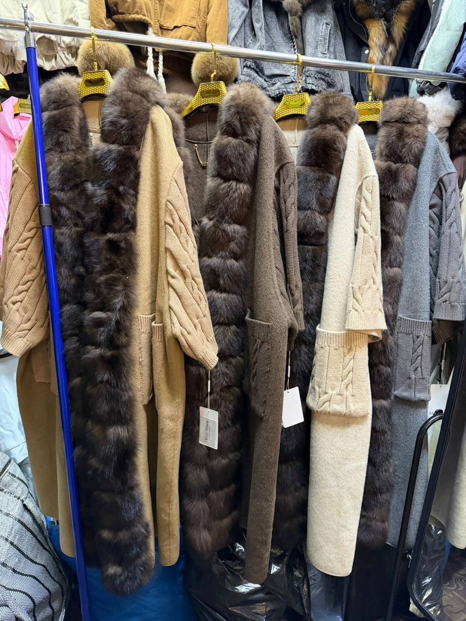 коричневый кардиган с мехом песца yana kraft brand,кардиган длинный с отделкой натурального меха песца,кардиган с мехом песца,кардиган с мехом финского песца yana kraft brand,коричневый кардиган с мех