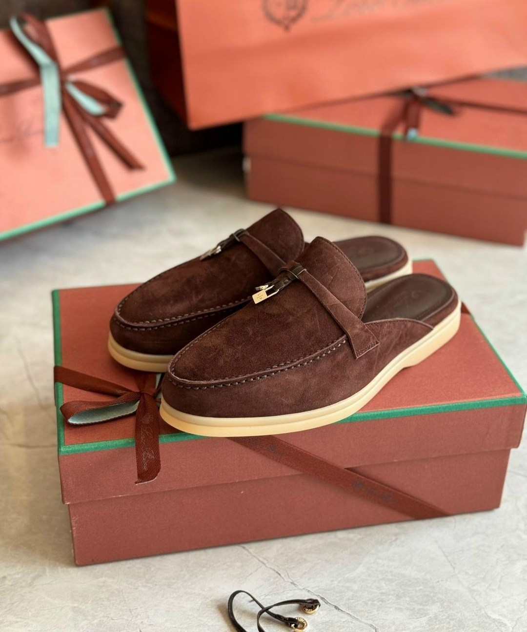 мюли loro piana,,лоферы loro piana женские,лоферы loro piana,женские замшевые мюли loro piana бежевые