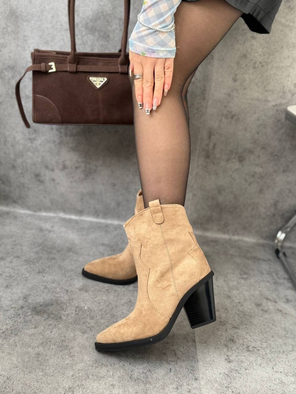 ,зимние классические женские ботинки челси из коровьей замши с острым носком на танкетке,казаки замшевые женские,казаки замшевые эконика,казаки женские