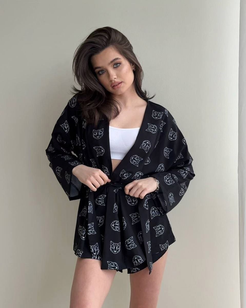 ,женский костюм двойка шелк,костюм двойка шелк,женский костюм,костюм в пижамном стиле шорты с разрезами и рубашка кимоно пижама женская двойка