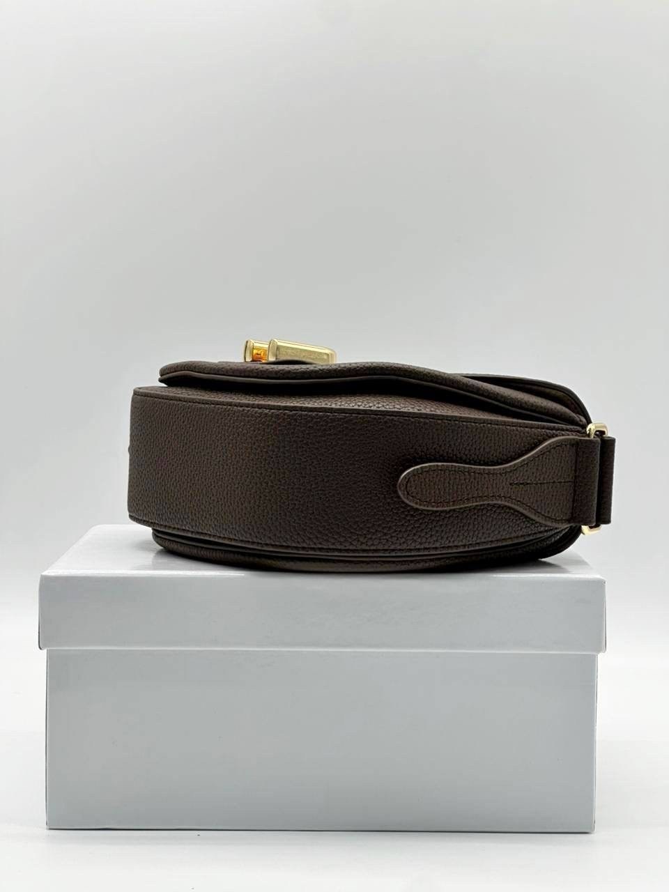 сумка через плечо furla lotus s crossbody серо-коричневый,бежевая сумка,сумка кросс-боди кожаная goccia mini furla,сумка бежевая женская,сумка coccinelle