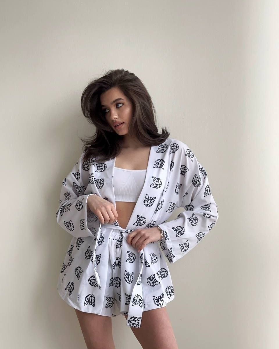 ,женский костюм двойка шелк,костюм двойка шелк,женский костюм,костюм в пижамном стиле шорты с разрезами и рубашка кимоно пижама женская двойка