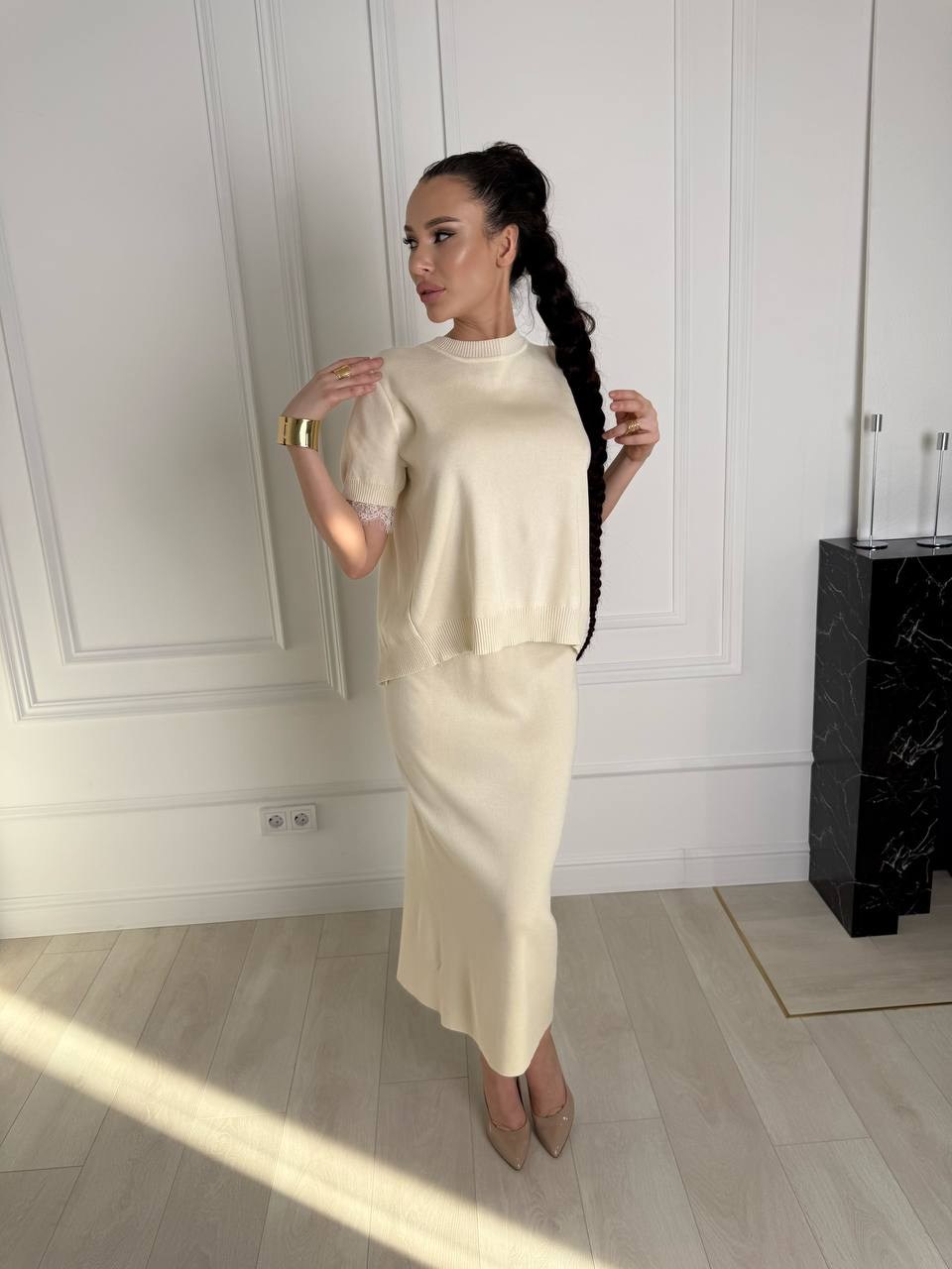 трикотажные костюмы с юбкой,трикотажный костюм с юбкой офис вязаный,костюм с юбкой,костюм двойка джемпер и юбка,белый вязаный костюм с юбкой