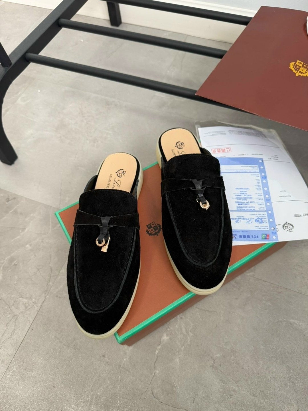 мюли loro piana,,лоферы loro piana женские,лоферы loro piana,женские замшевые мюли loro piana бежевые