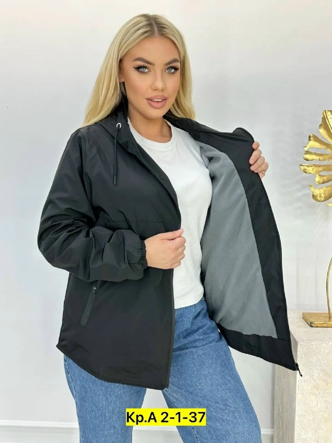 ветровка женская,женская ветровка с капюшоном,ветровка с капюшоном и подкладкой,куртка женская,ветровка с капюшоном