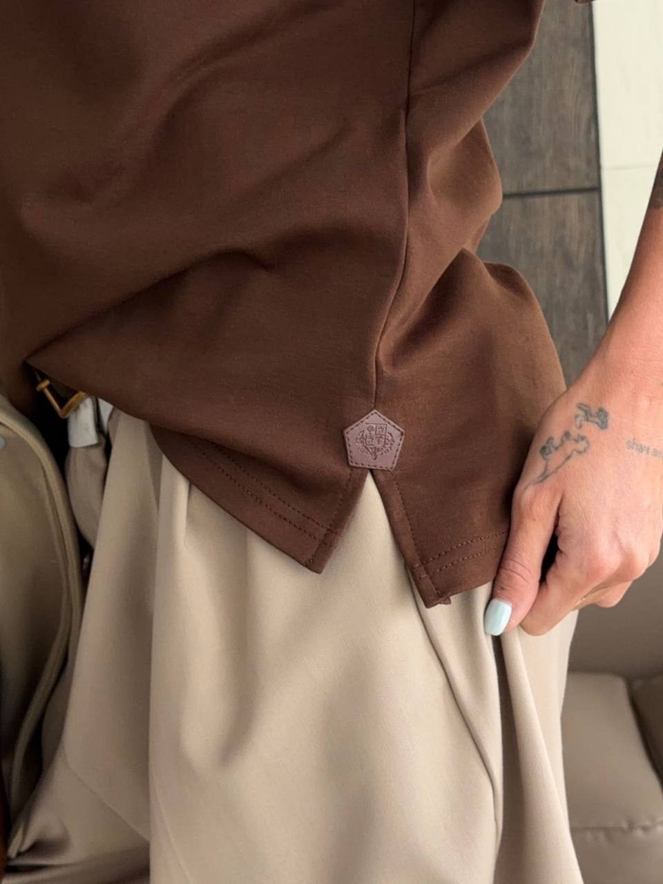 футболка оверсайз коричневая,женская футболка оверсайз,футболки оверсайз,женская оверсайз футболка бежевого цвета,футболка коричневого цвета оверсайз женская