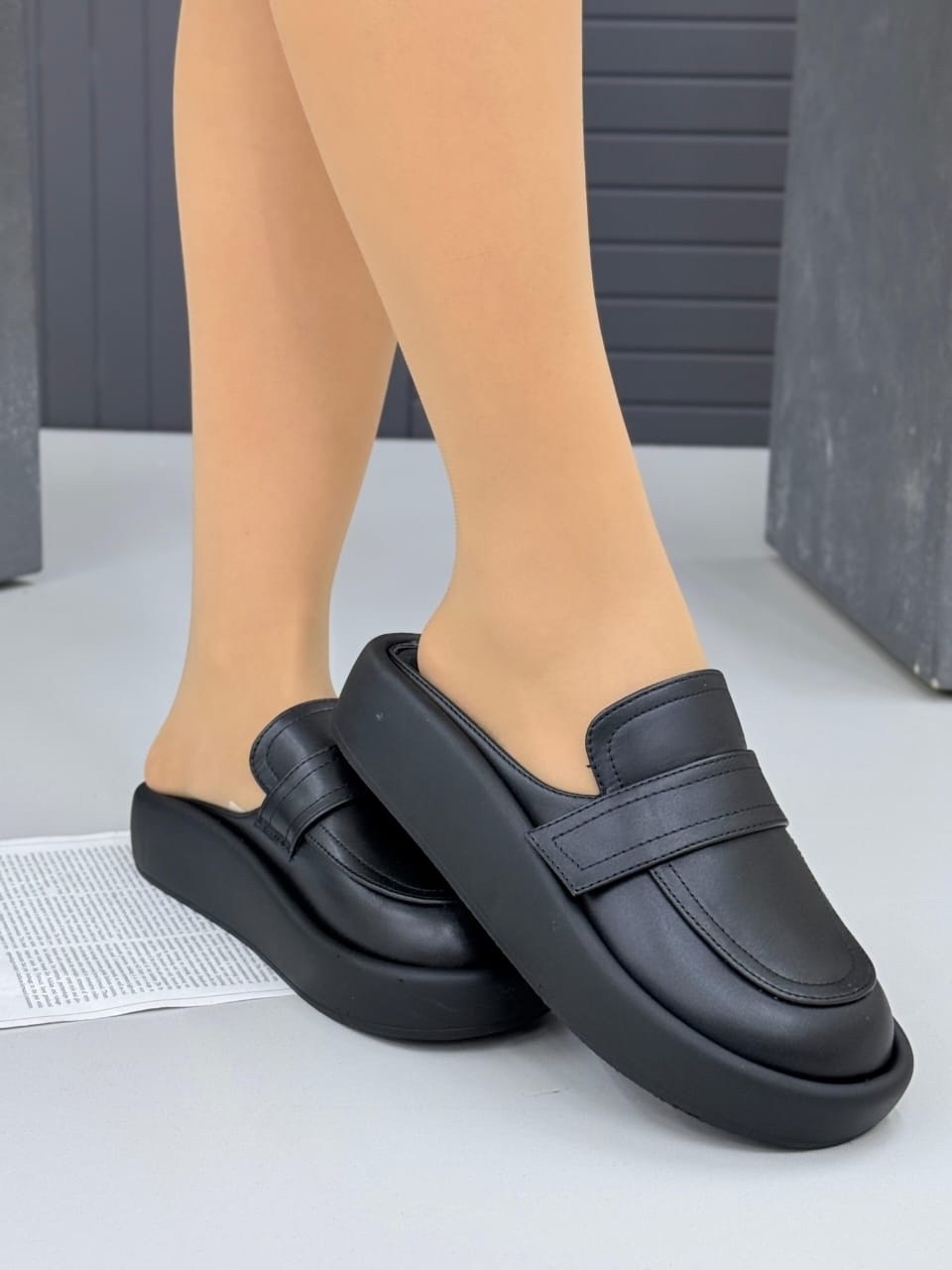 ,женские шлепанцы,модные тапочки,модные шлепанцы,женская