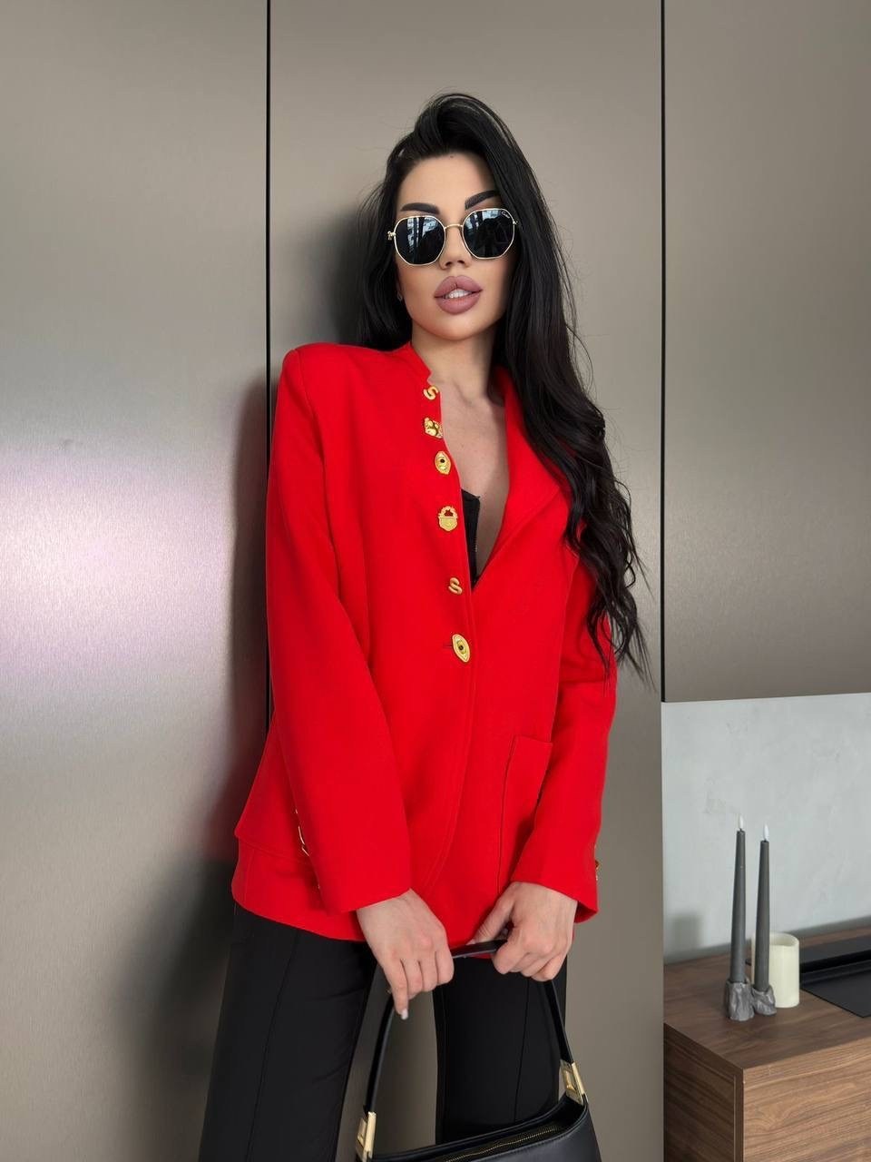 женский красный пиджак,удлиненный красный пиджак,пиджак и жакет,однобортный жакет (пиджак) lm м73 алый красный размер 42-52,женский пиджак приталенного кроя с золотыми пуговицами naf naf красный