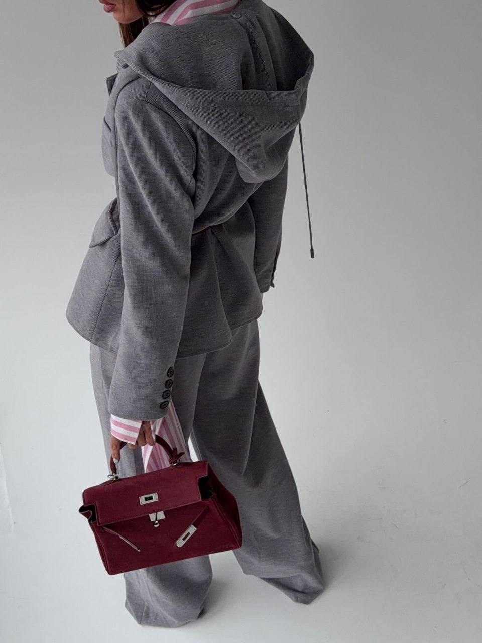 серый брючный костюм,брючный костюм,костюм стиль,брючный костюм женский