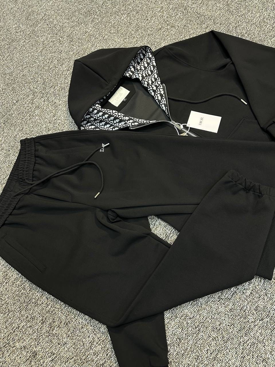 спортивный костюм brunello cucinelli,спортивный костюм мужской,костюм brunello cucinelli,костюм спортивный,спорт костюм