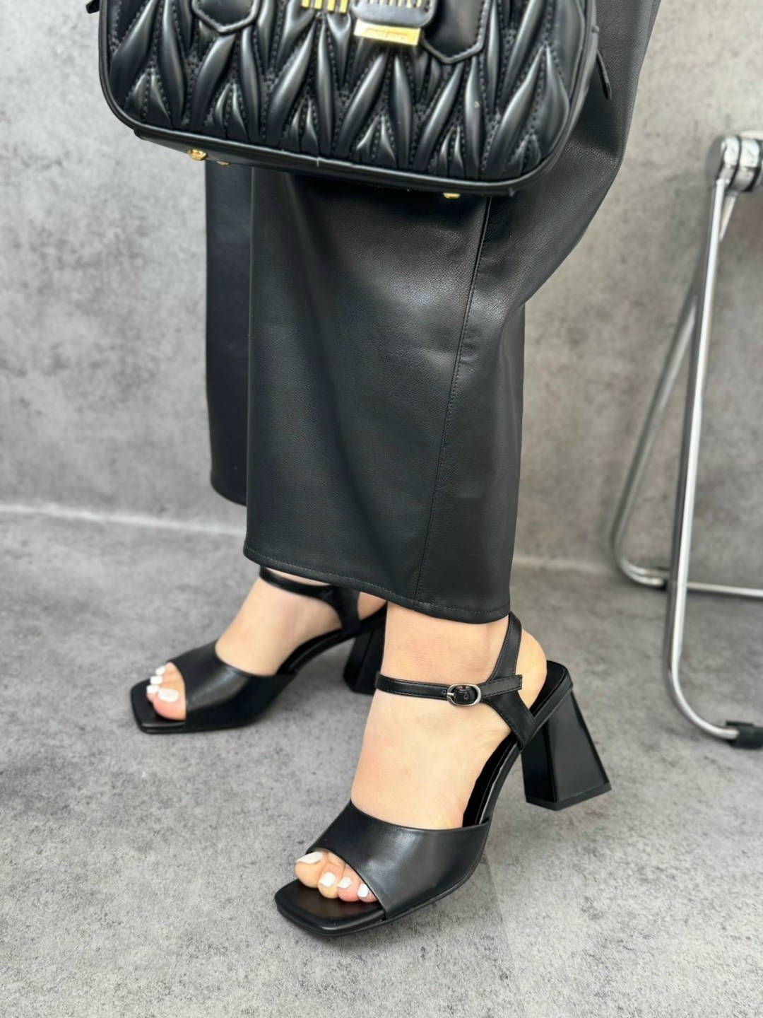 босоножки женские,босоножки на каблуках,стильные босоножки,черные босоножки, босоножки