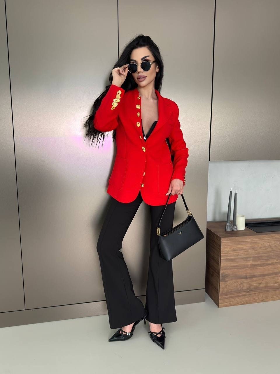 женский красный пиджак,удлиненный красный пиджак,пиджак и жакет,однобортный жакет (пиджак) lm м73 алый красный размер 42-52,женский пиджак приталенного кроя с золотыми пуговицами naf naf красный