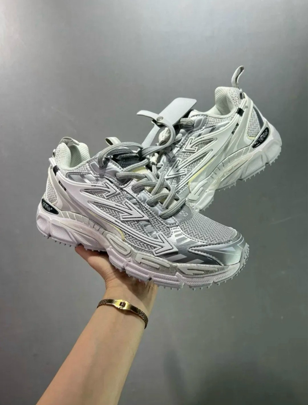 кроссовки off white be right back,кроссовки женские balenciaga,мужские кроссовки,женские кроссовки balenciaga runner серебристые,кроссовки в стиле balenciaga