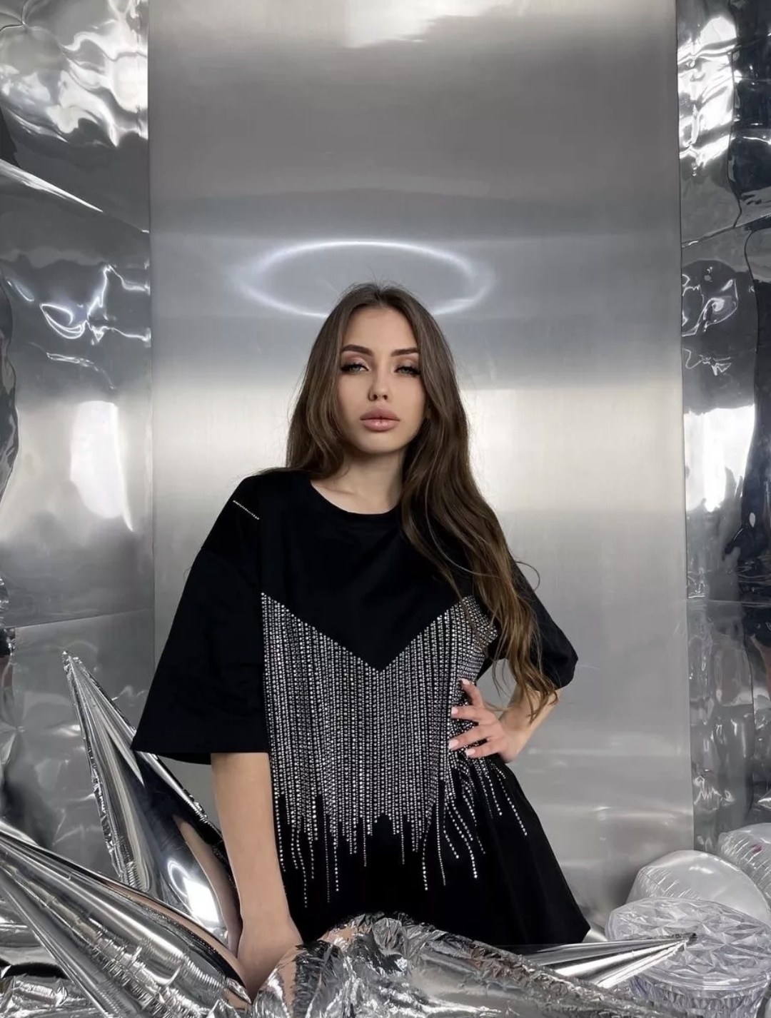 футболка женская оверсайз со стразами,футболка на стиле oversize со стразами,футболка со стразами оверсайз,футболки женская оверсайз,футболка со стразами с принтом оверсайз vv-fashion