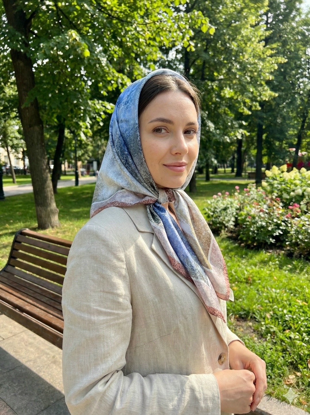 женский платок,платок женский павловопосадский платок,платок для женщины,шелковый платок на голову и шею,платка