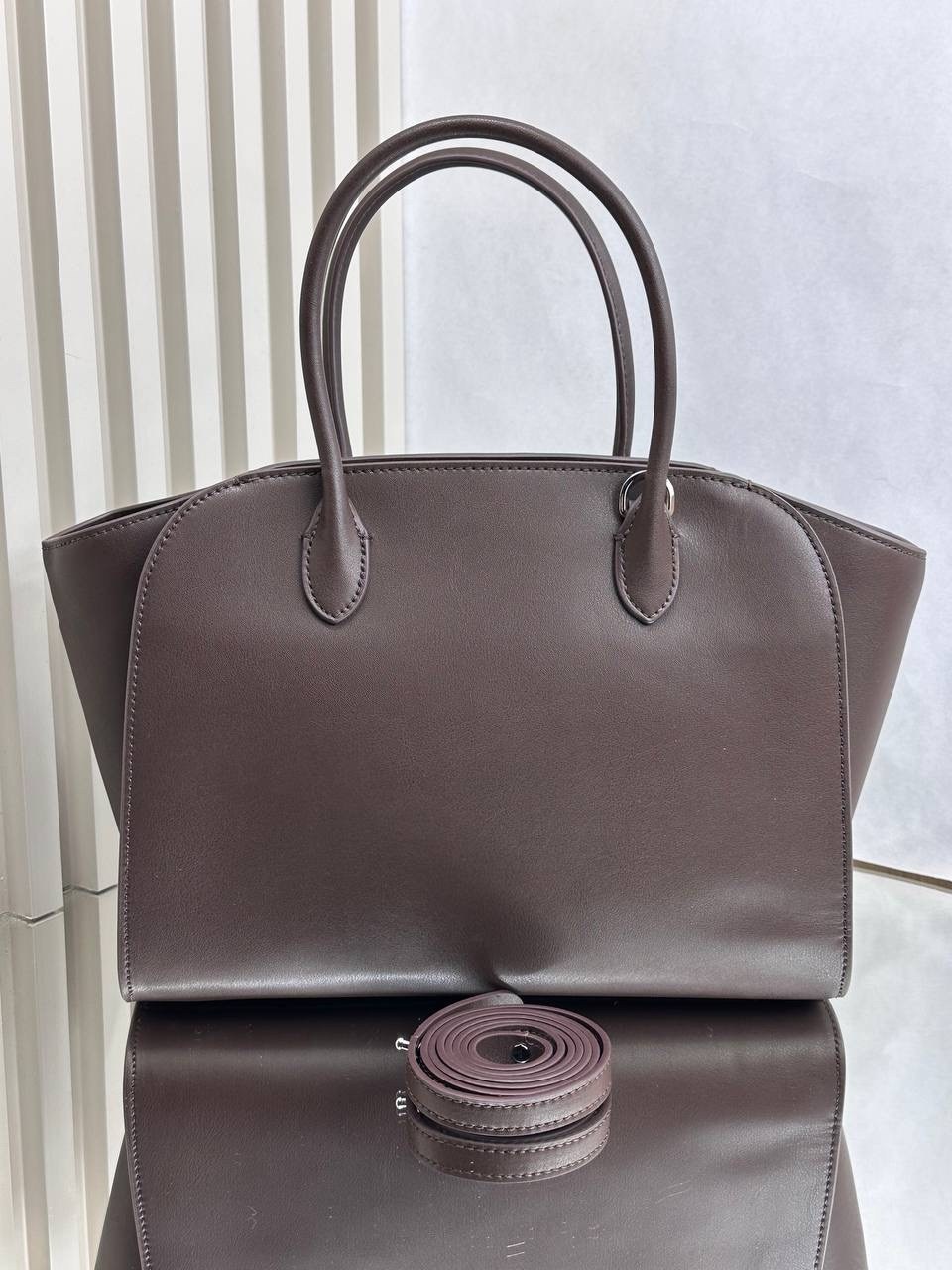 коричневая сумка из натуральной кожи margaux 15,сумка,коричневая кожаная сумка the row margaux 15,сумка женская,кожаная сумка