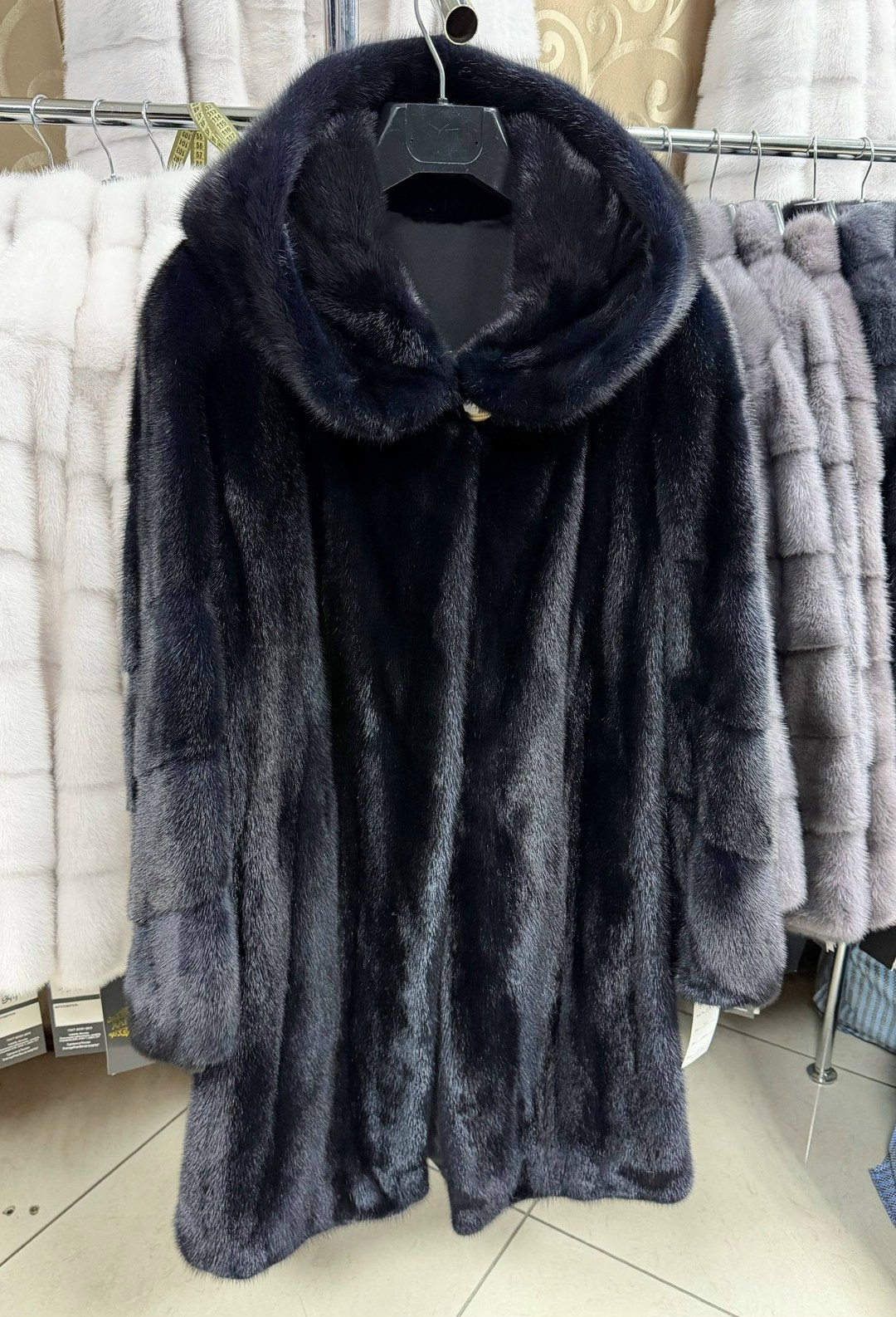 шуба из меха европейской норки с капюшоном,норковая шуба с капюшоном,шуба норковая,шубка из меха европейской норки с капюшоном цвет графит,шубка из меха европейской норки с капюшоном