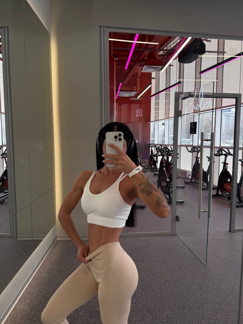 женский фитнес,фитнес,упругие ягодицы,спортивное женское тело,gym booty девушка