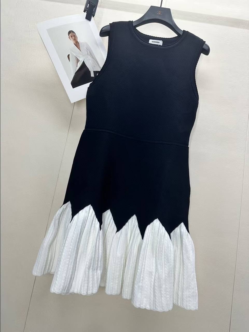 вечернее платье мини,девушка,paris fashion week,платье 2026 модные тенденции,оливия калпо в черном платье