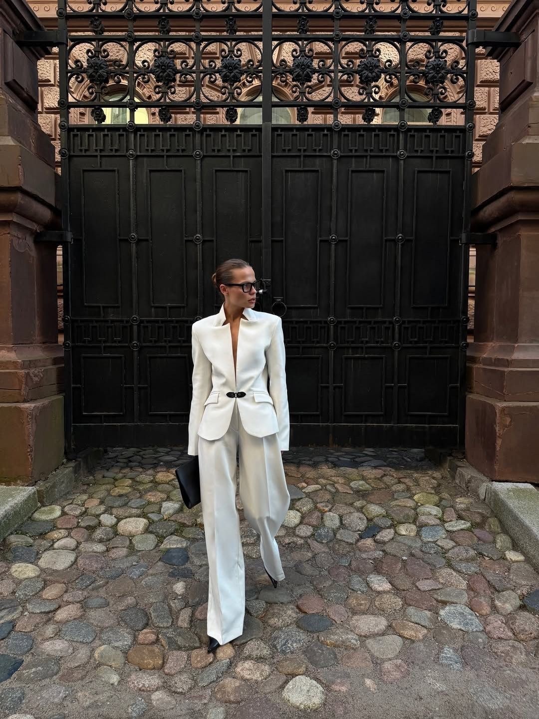 брючный костюм,брючный костюм деловой,женские брючные костюмы,стильные наряды,коричневый костюм