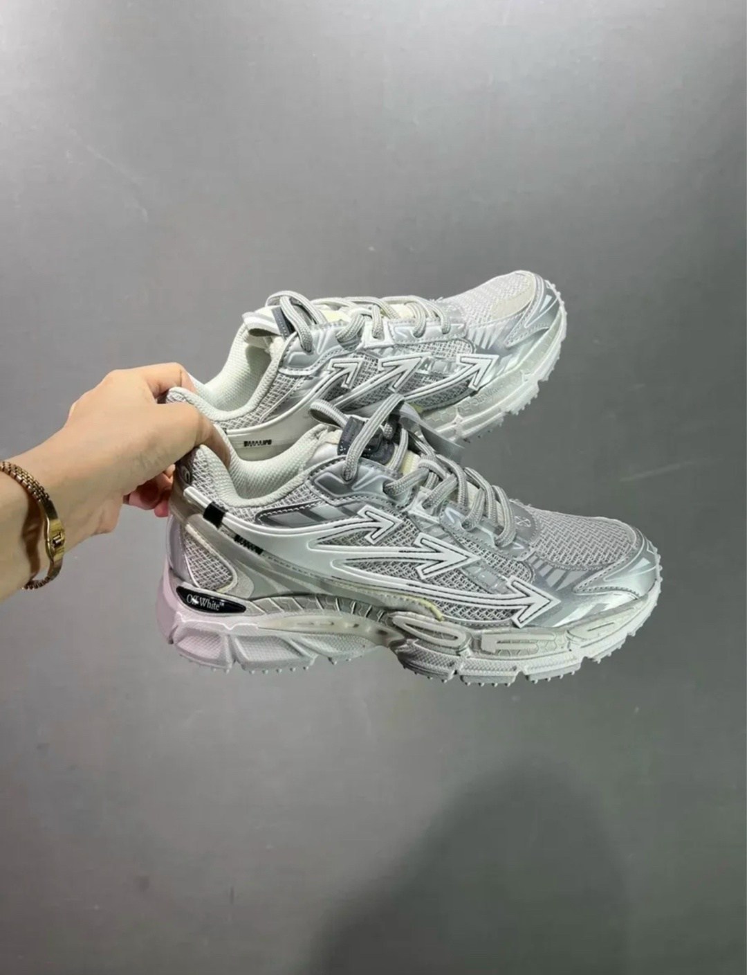 кроссовки off white be right back,кроссовки женские balenciaga,женские кроссовки balenciaga runner серебристые,баленсиага трек 2 кроссовки,мужские кроссовки