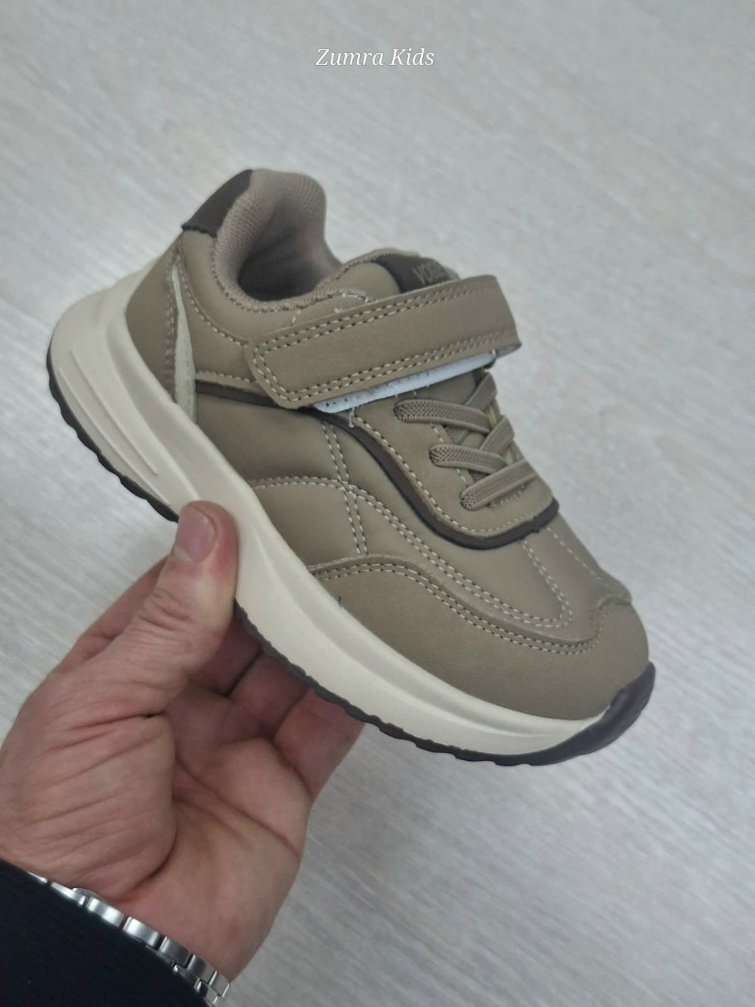 ,детские кроссовки,повседневные кроссовки,кроссовка детская,модные кроссовки