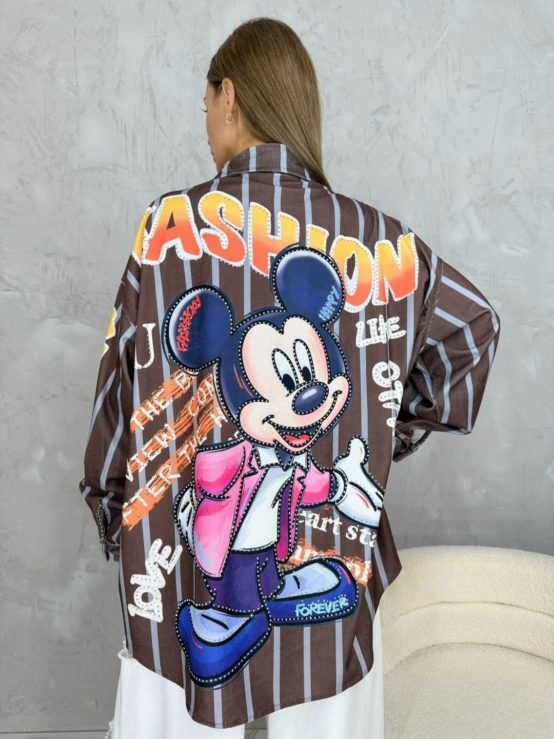 джинсовая куртка оверсайз с принтом микки маус,джинсовая куртка с микки маусом,микки маус на джинсовке,куртка бомбер,джинсовка с микки маусом женские