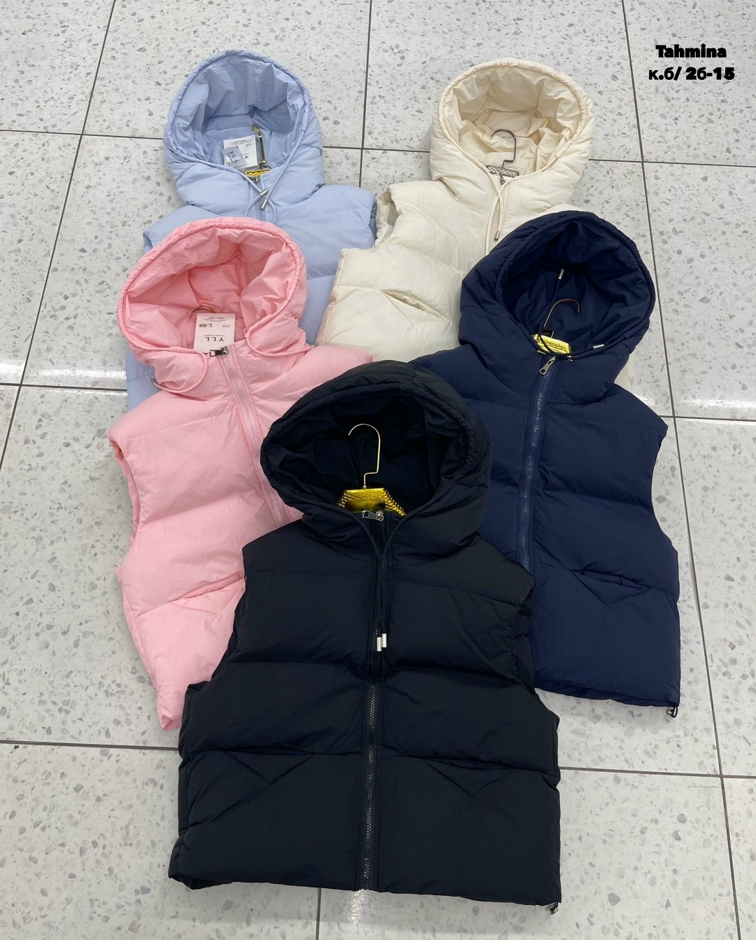 жилет женский дутый с капюшоном,жилет с капюшоном,женский жилет с капюшоном,женские жилетки,теплый жилет