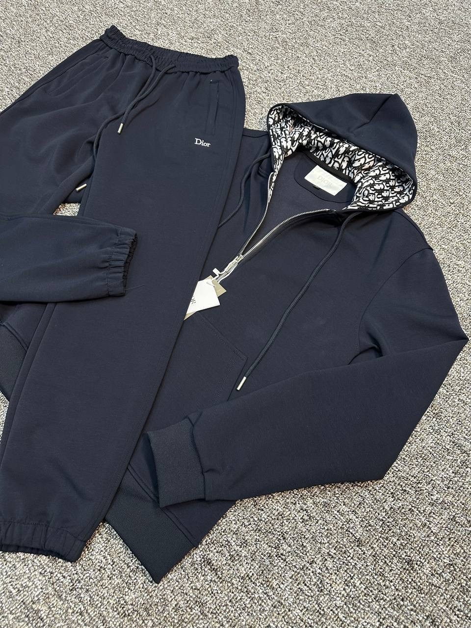 спортивный костюм brunello cucinelli,спортивный костюм мужской,костюм brunello cucinelli,костюм спортивный,спорт костюм