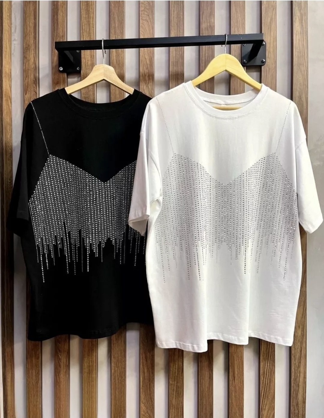 футболка женская оверсайз со стразами,футболка на стиле oversize со стразами,футболка со стразами оверсайз,футболки женская оверсайз,футболка со стразами с принтом оверсайз vv-fashion