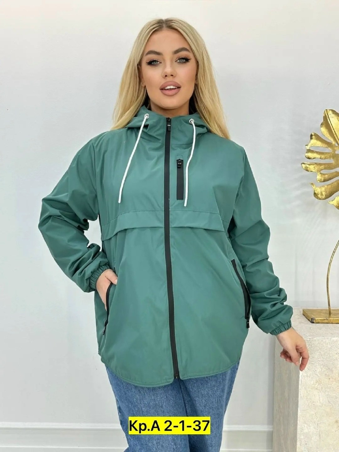 ветровка женская,женская ветровка с капюшоном,ветровка с капюшоном и подкладкой,куртка женская,ветровка с капюшоном