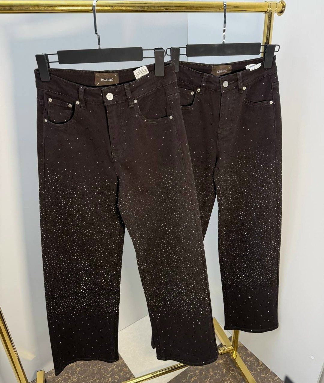 джинсы со стразами,женские джинсы со стразами,черные джинсы со стразами,джинсы mango со стразами,джинсы черные со стразами mom purpose 212685721