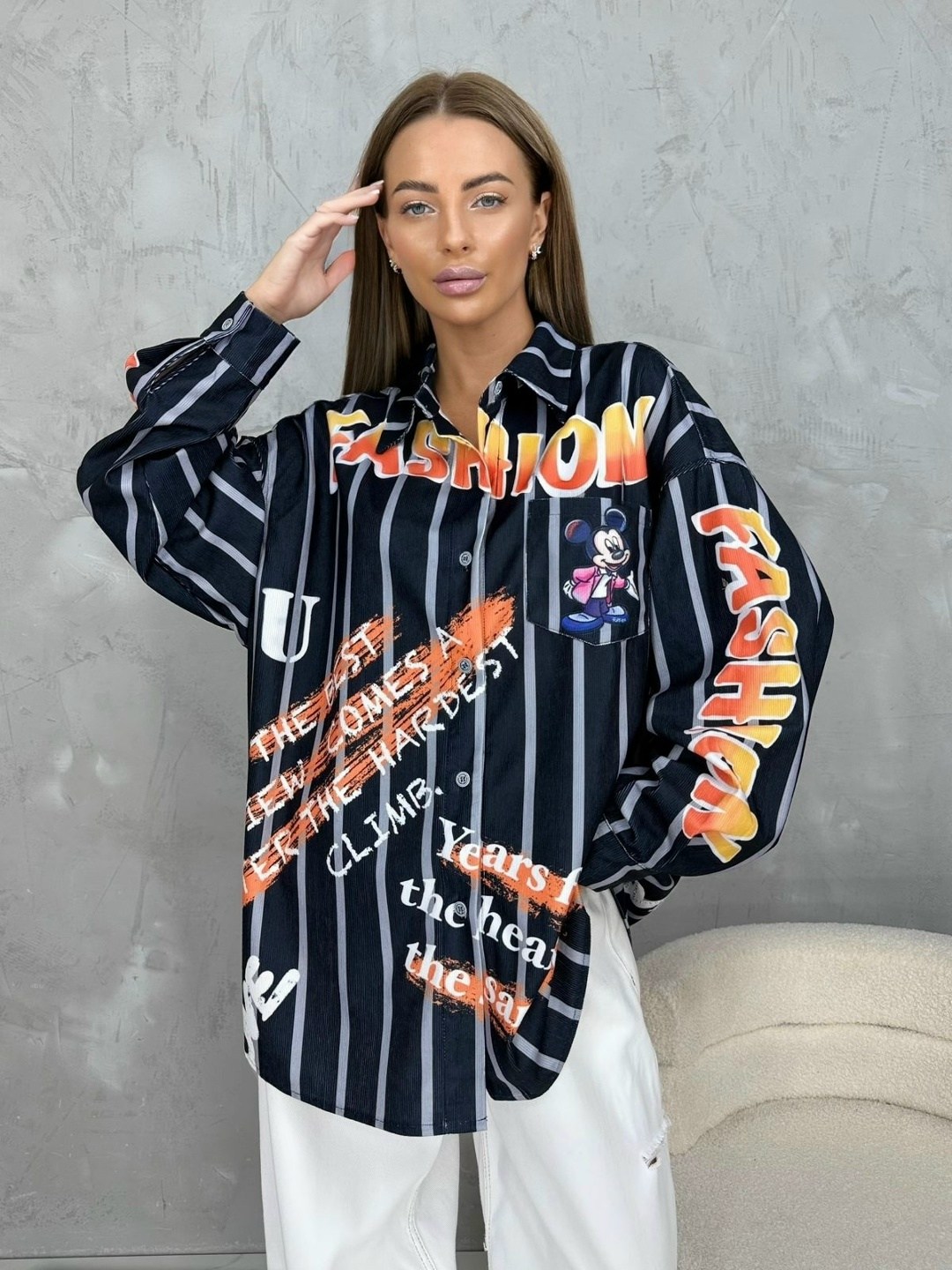 джинсовая куртка оверсайз с принтом микки маус,джинсовая куртка с микки маусом,микки маус на джинсовке,куртка бомбер,джинсовка с микки маусом женские