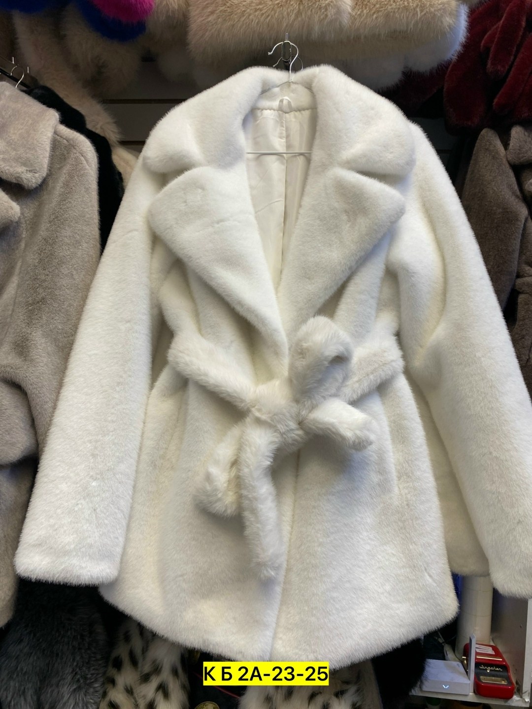 белая норковая шуба,роскошное белое пальто из искусственного меха с поясом,шубка из искусственного меха,шубка,эко шуба