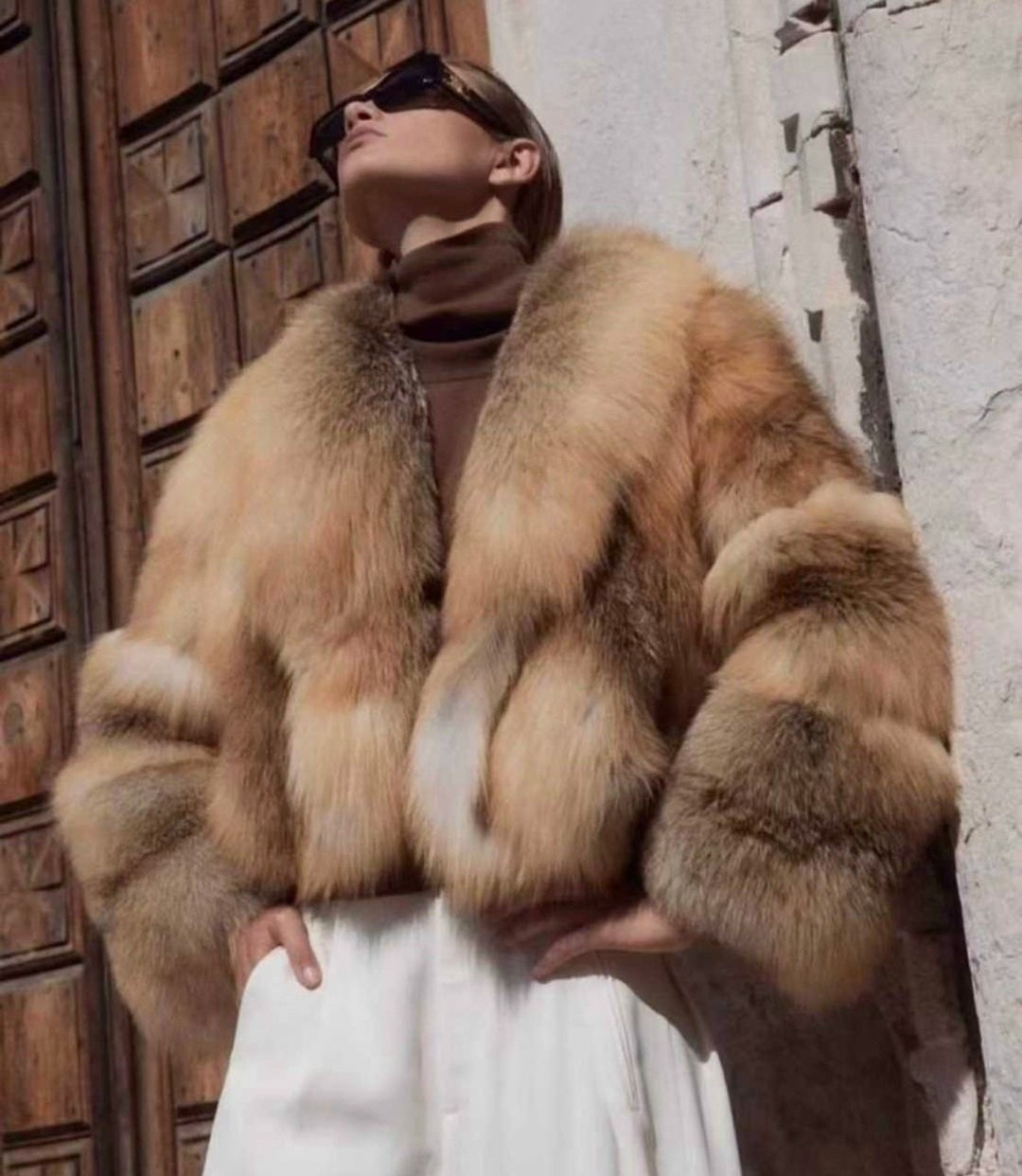 шуба из лисы,шуба из меха лисы,шуба из натурального меха,короткая шуба из лисы,fox fur coat