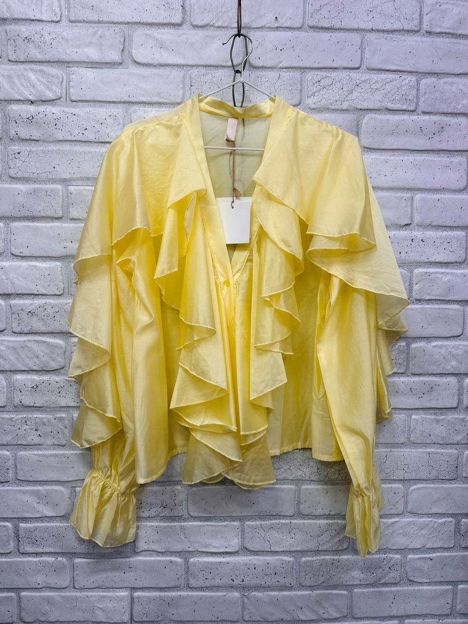 блуза с рюшами,блузка с рюшами,блузка с оборками,белая шифоновая блузка с рюши,женская блузка