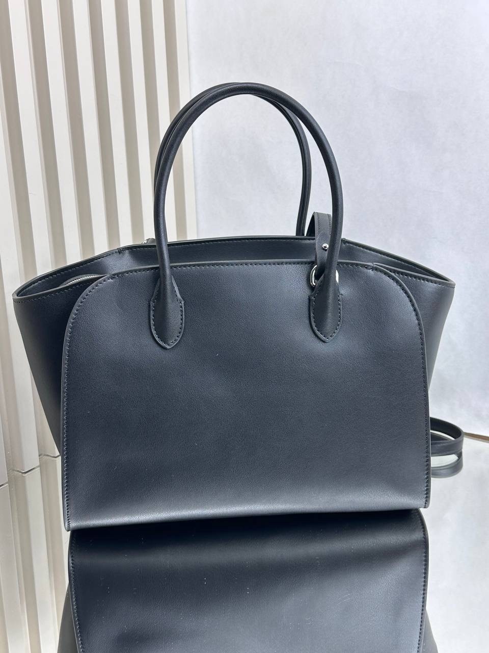 коричневая сумка из натуральной кожи margaux 15,сумка,коричневая кожаная сумка the row margaux 15,сумка женская,кожаная сумка