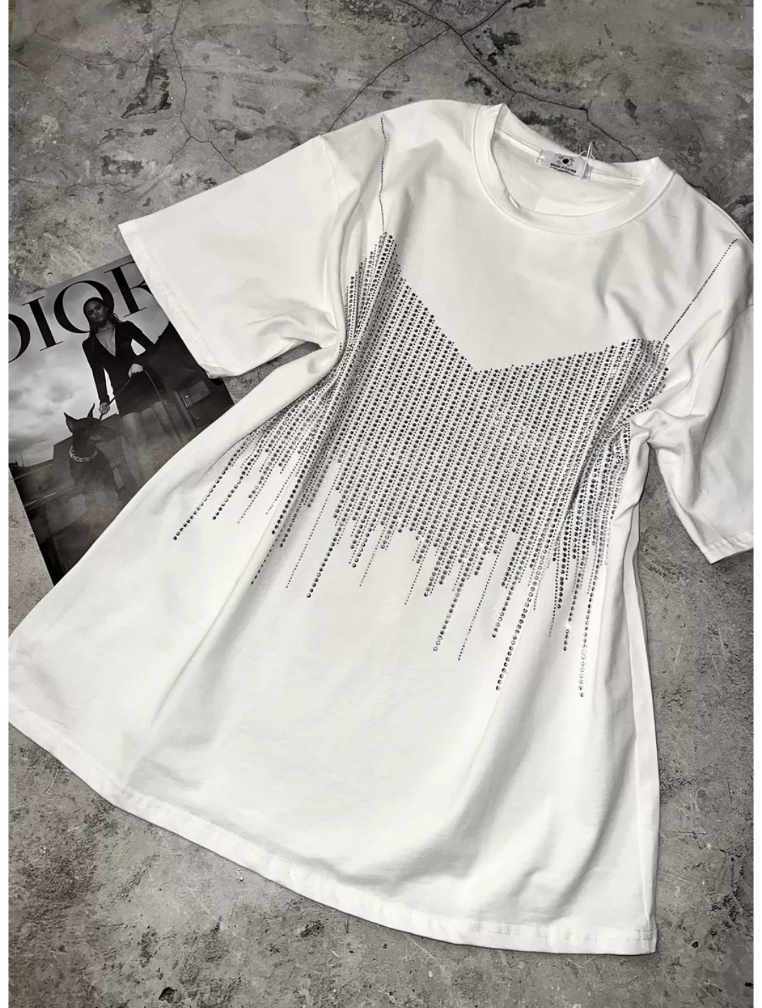 футболка женская оверсайз со стразами,футболка на стиле oversize со стразами,футболка со стразами оверсайз,футболки женская оверсайз,футболка со стразами с принтом оверсайз vv-fashion