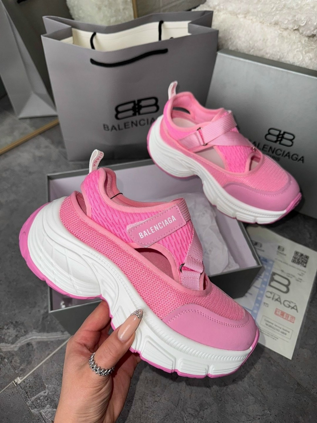 кроссовки женские balenciaga,кроссовки баленсиага красные,кроссовки balenciaga,кроссовки баленсиага женские,баленсиага