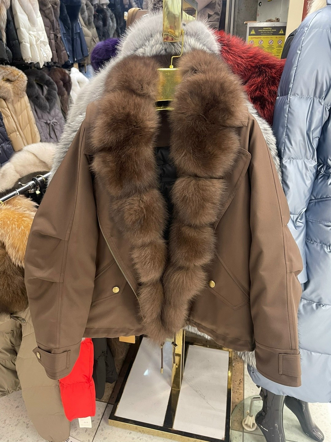 куртка с мехом,пуховики с мехом,пуховик с натуральным мехом,куртка с натуральный мехом,пуховик женский с натуральным мехом
