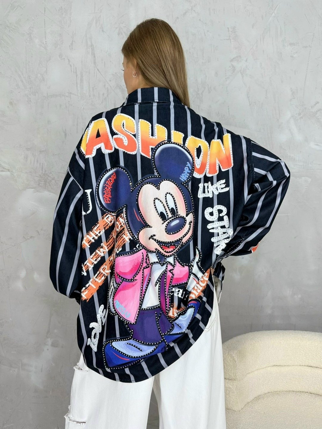 джинсовая куртка оверсайз с принтом микки маус,джинсовая куртка с микки маусом,микки маус на джинсовке,куртка бомбер,джинсовка с микки маусом женские